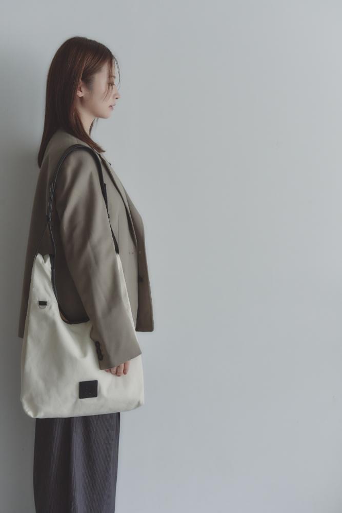 RT；ESKA / EDIT Tote / ivory