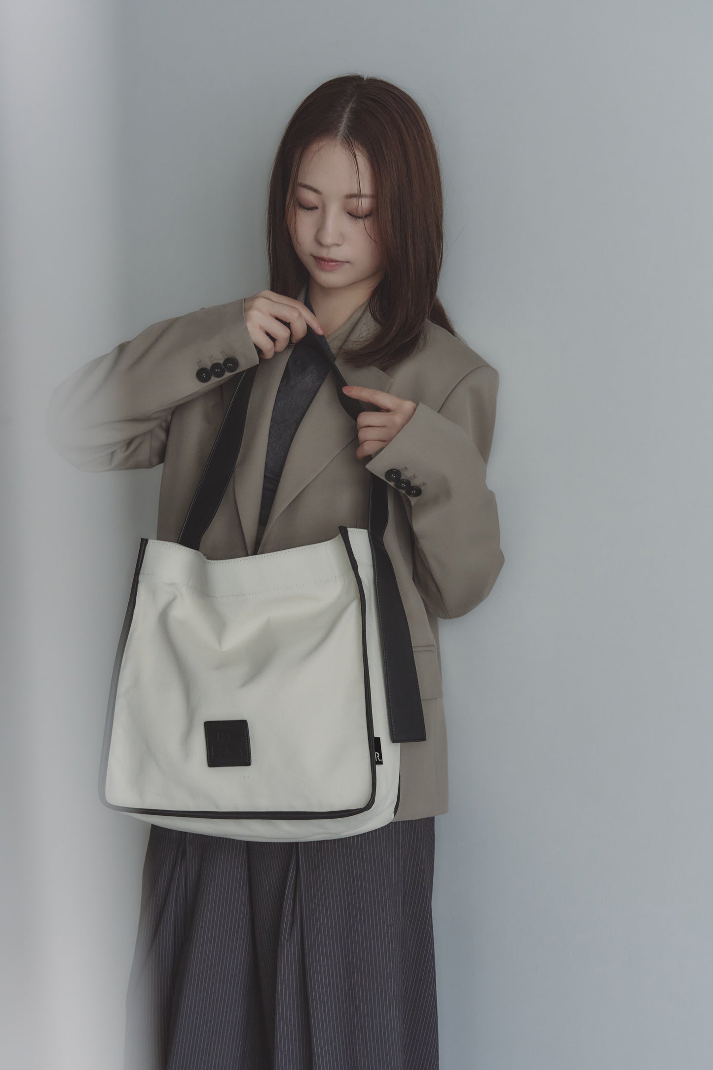 RT；ESKA / Shape Tote - Square / ivory