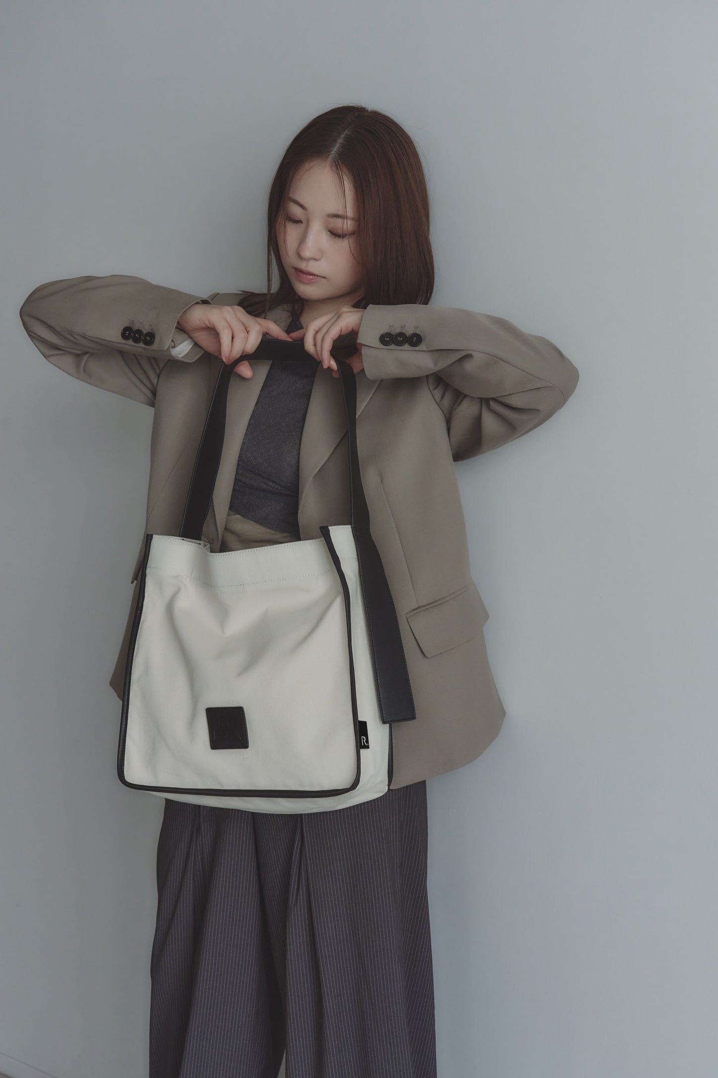 RT；ESKA / Shape Tote - Square / ivory