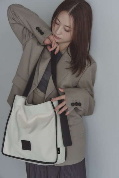 RT；ESKA / Shape Tote - Square / ivory