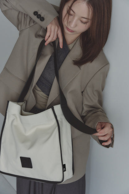 RT；ESKA / Shape Tote - Square / ivory
