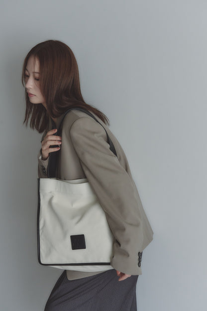 RT；ESKA / Shape Tote - Square / ivory