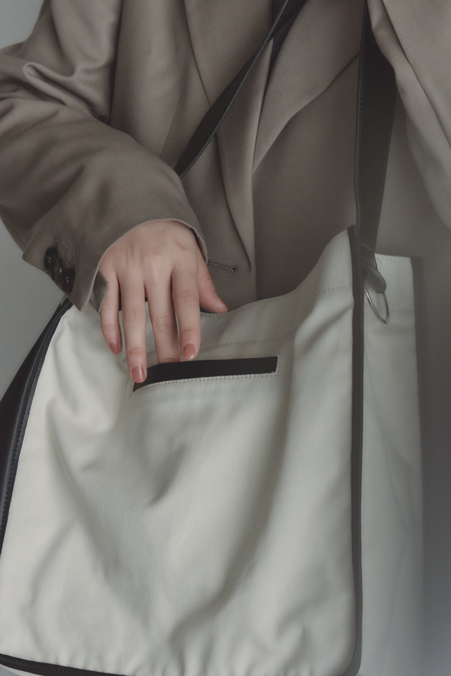 RT；ESKA / Shape Tote - Square / ivory