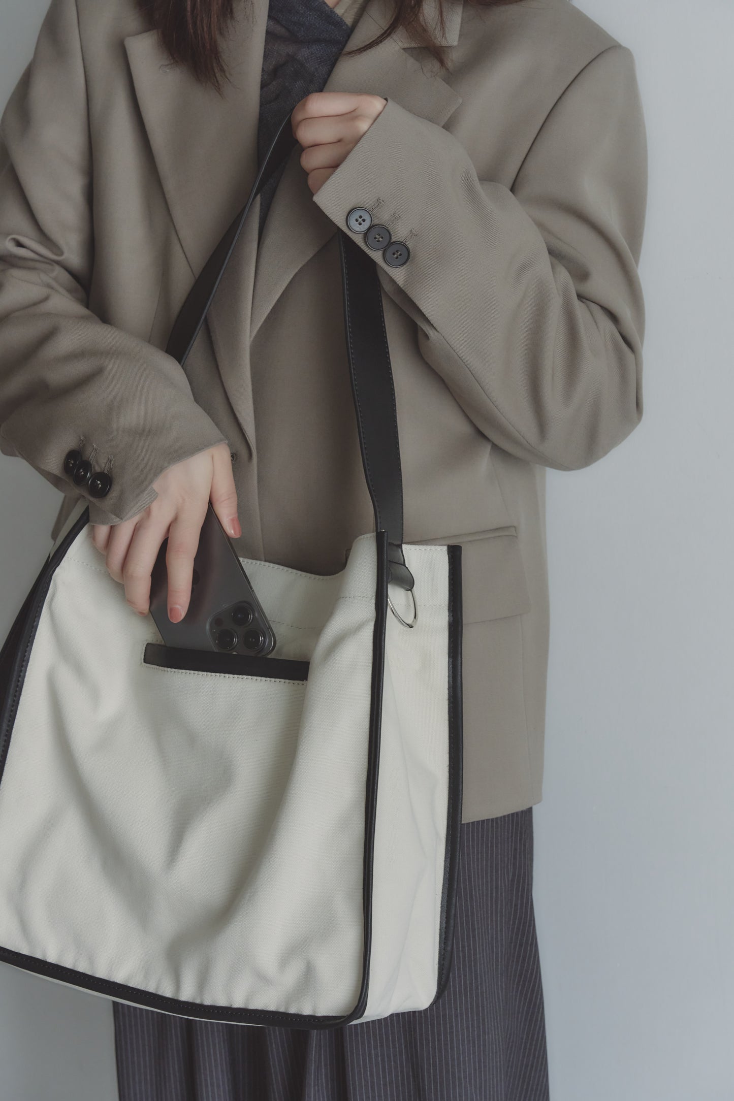 RT；ESKA / Shape Tote - Square / ivory