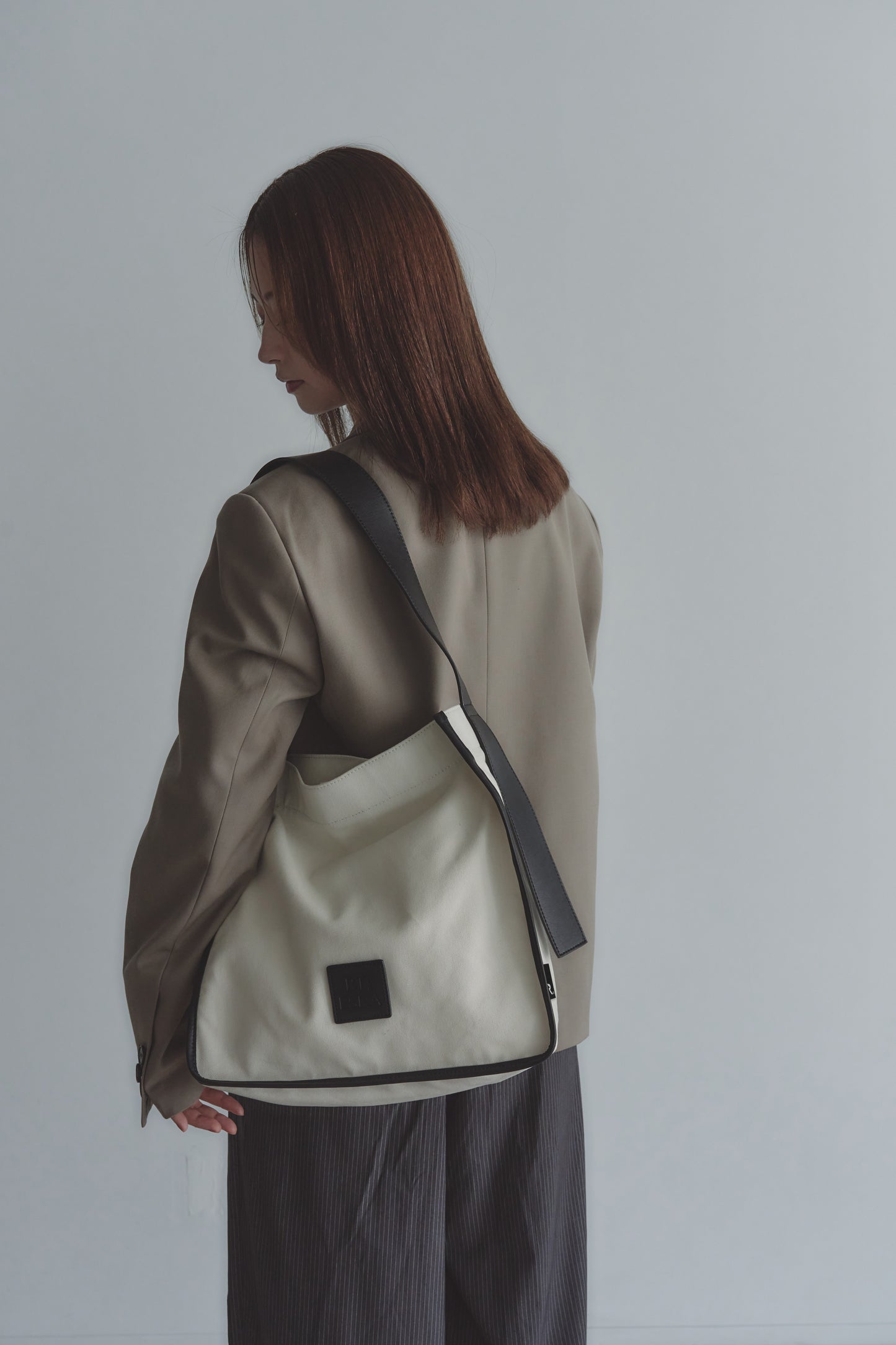 RT；ESKA / Shape Tote - Square / ivory