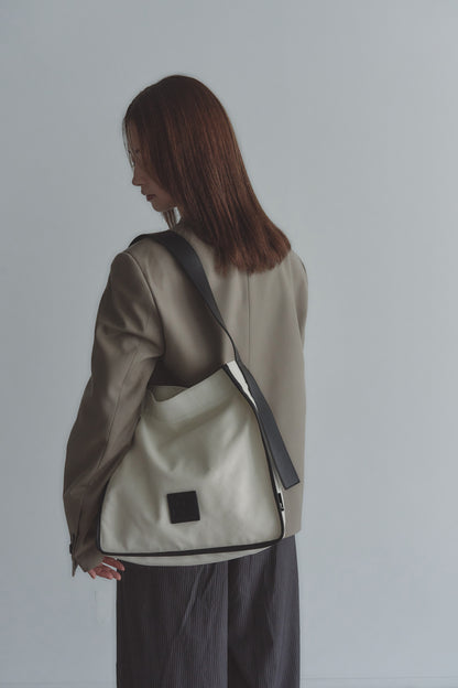 RT；ESKA / Shape Tote - Square / ivory