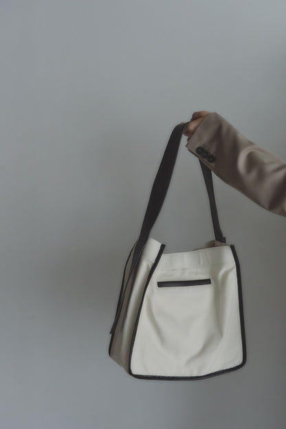RT；ESKA / Shape Tote - Square / ivory