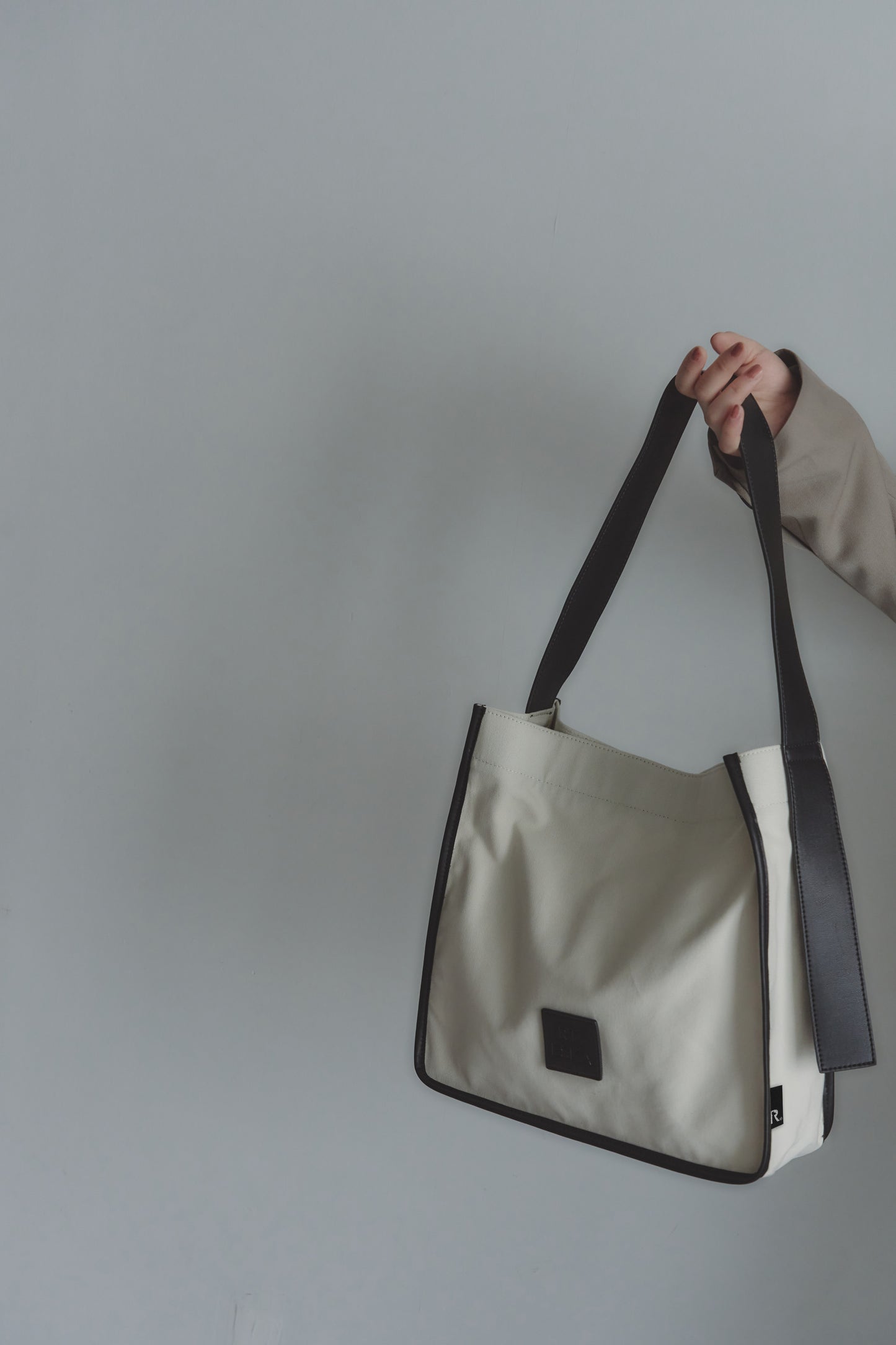 RT；ESKA / Shape Tote - Square / ivory