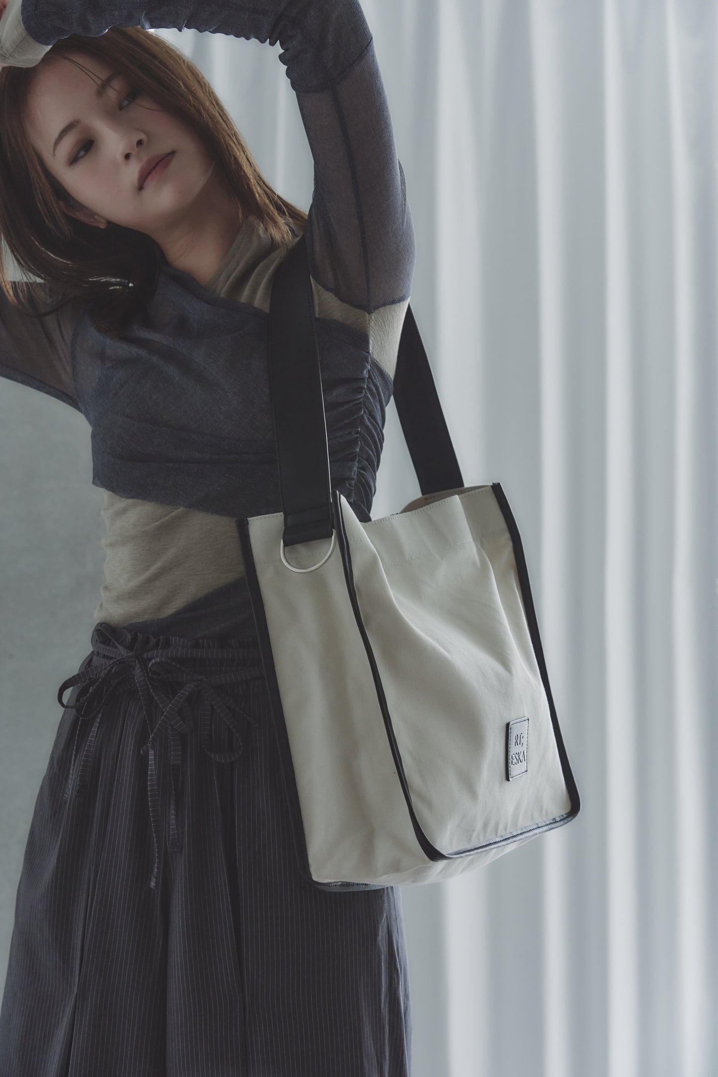 RT；ESKA / Shape Tote - Square / ivory