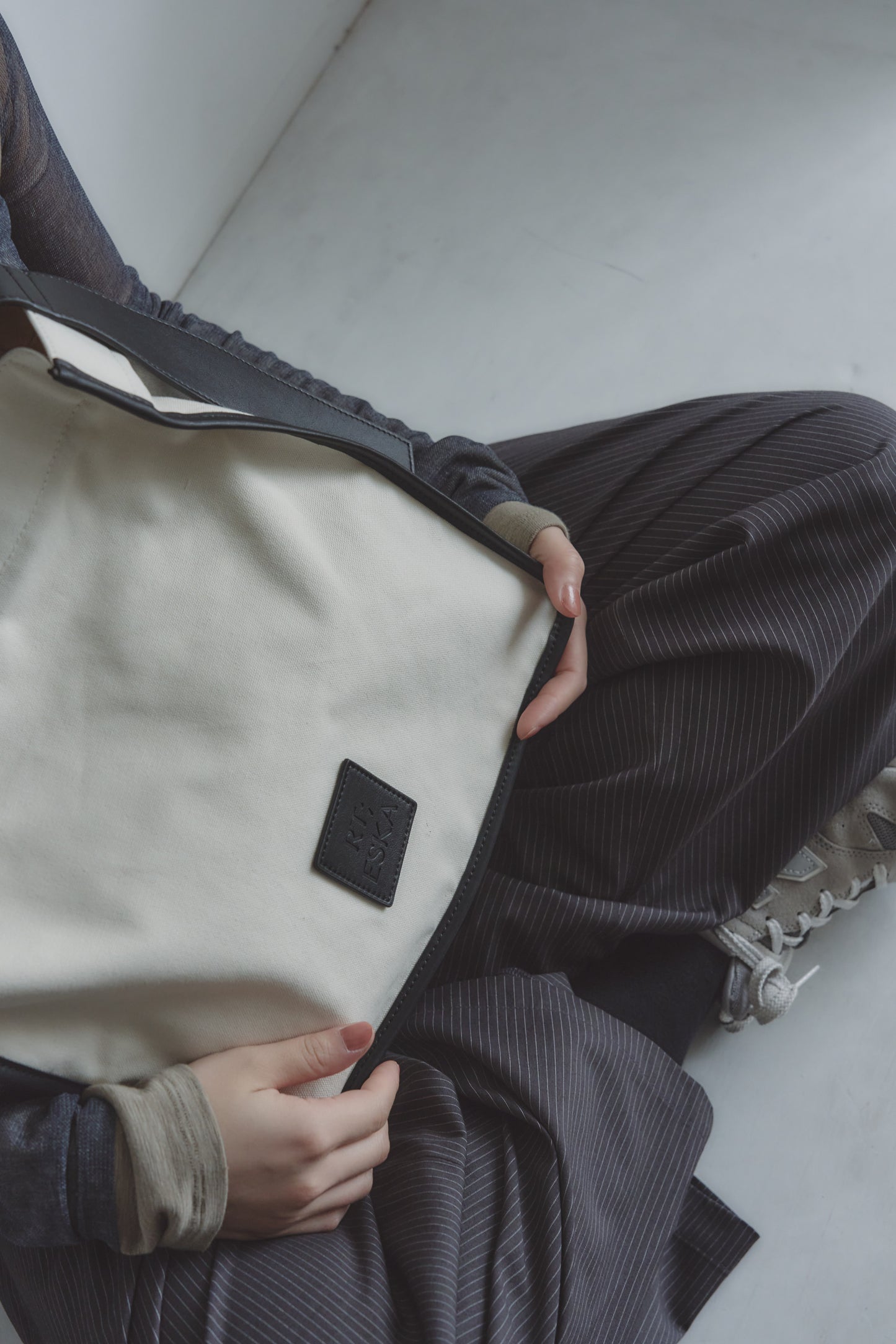 RT；ESKA / Shape Tote - Square / ivory