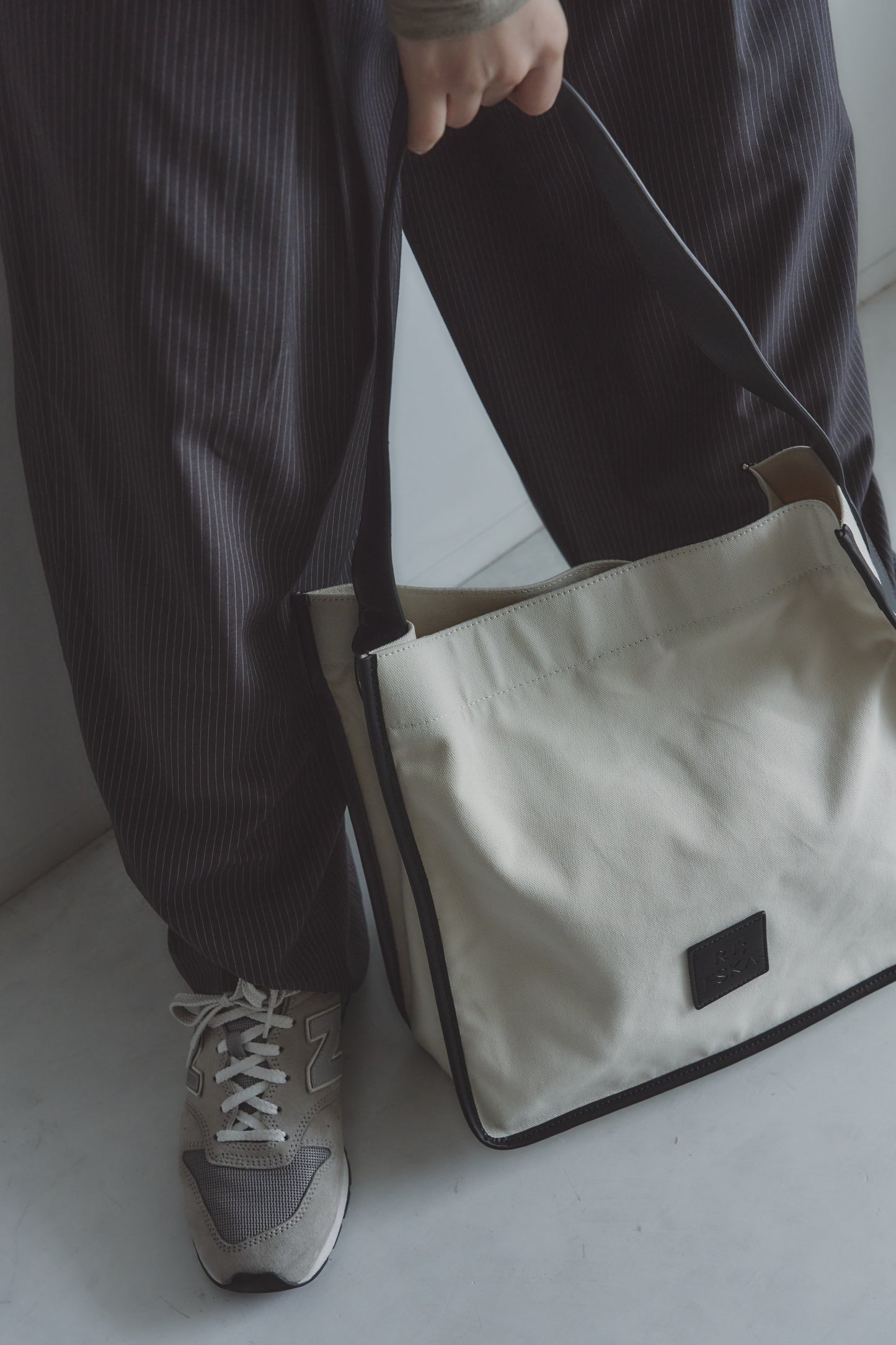 RT；ESKA / Shape Tote - Square / ivory