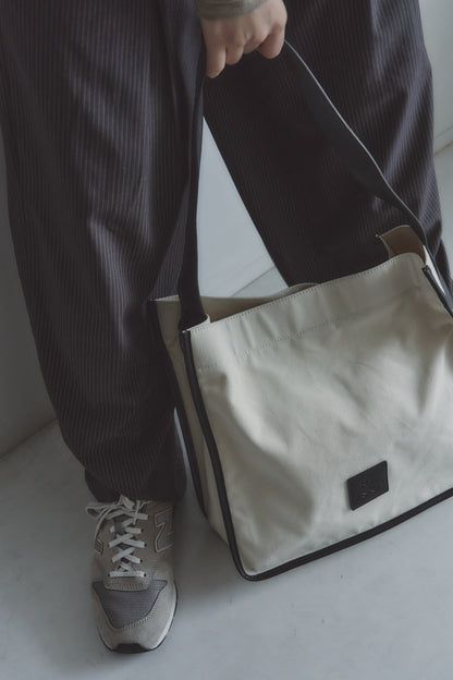 RT；ESKA / Shape Tote - Square / ivory