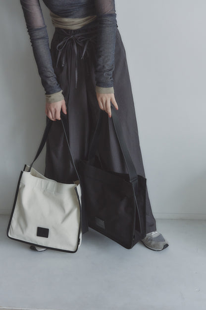 RT；ESKA / Shape Tote - Square / ivory