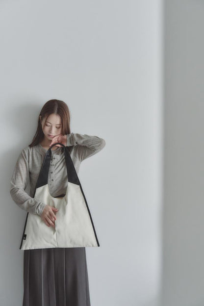 RT；ESKA / Shape Tote - Triangle / ivory