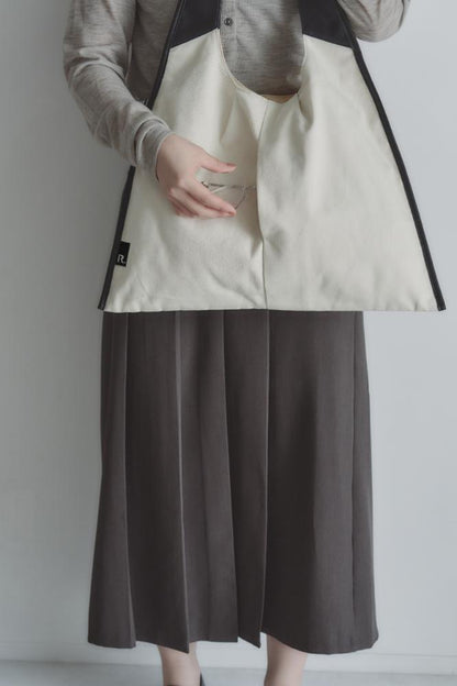 RT；ESKA / Shape Tote - Triangle / ivory
