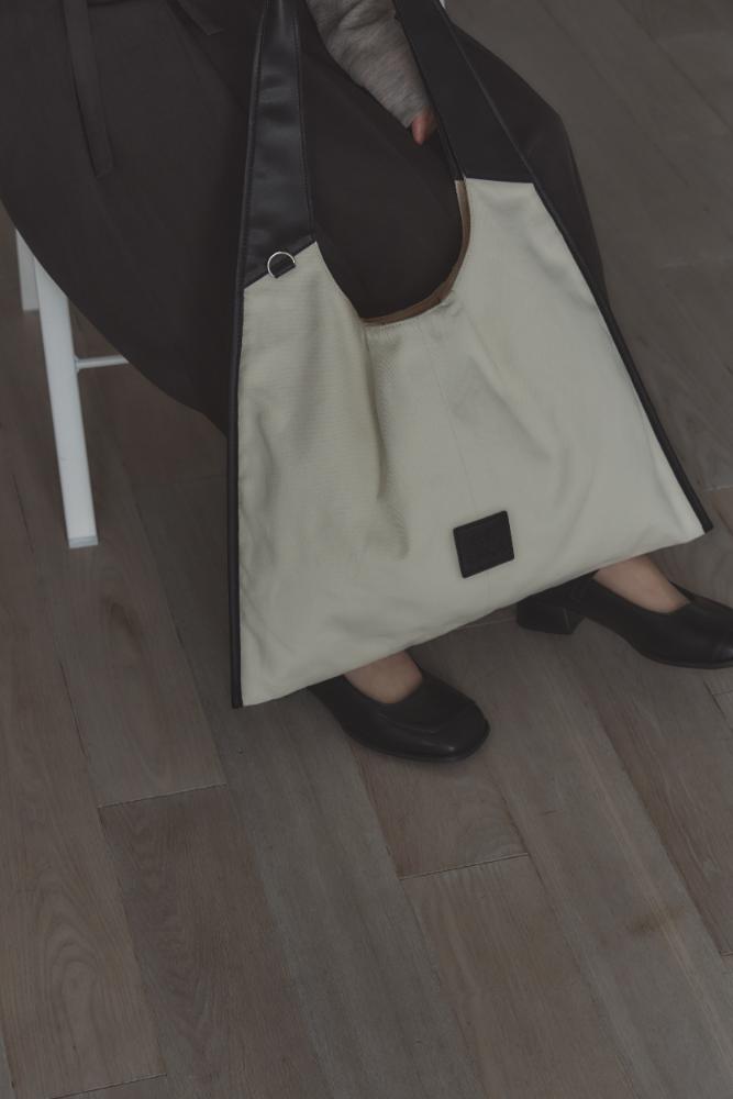 RT；ESKA / Shape Tote - Triangle / ivory
