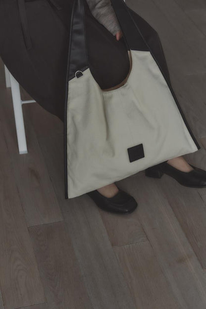 RT；ESKA / Shape Tote - Triangle / ivory