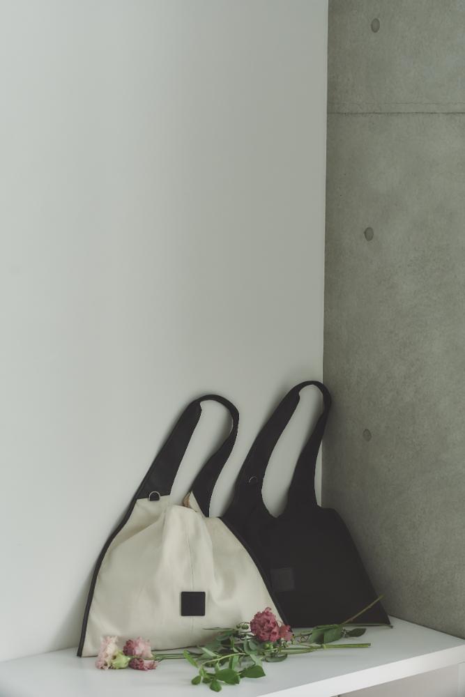 RT；ESKA / Shape Tote - Triangle / ivory