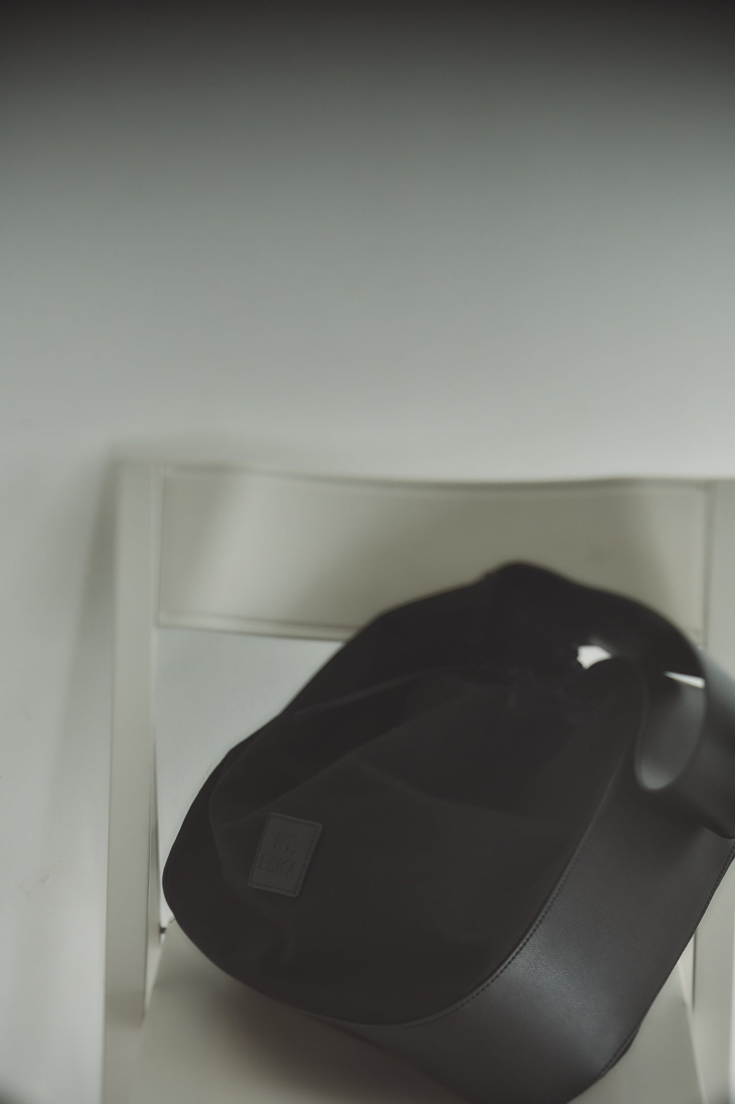 RT；ESKA / Shape Tote - Circle / Black