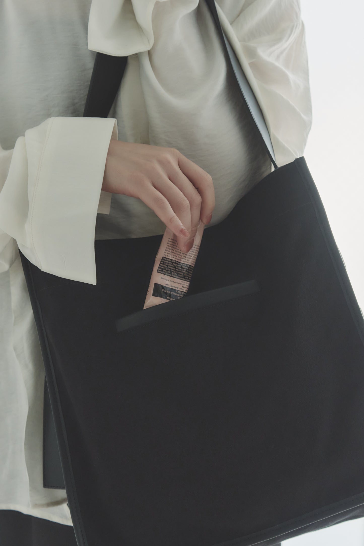 RT；ESKA / Shape Tote - Square / Black