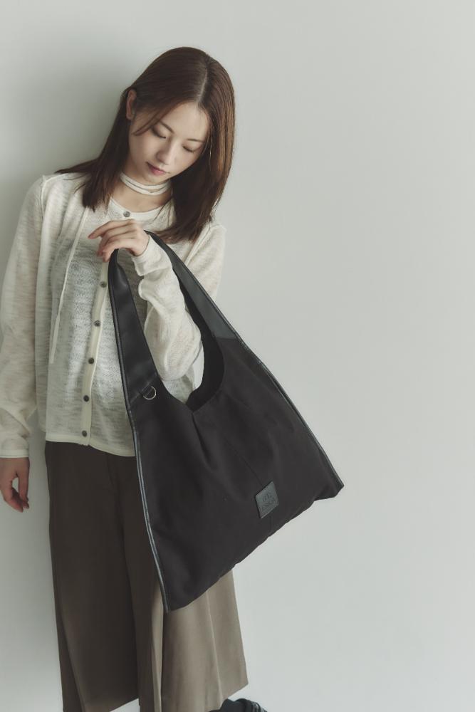 RT；ESKA / Shape Tote - Triangle / Black