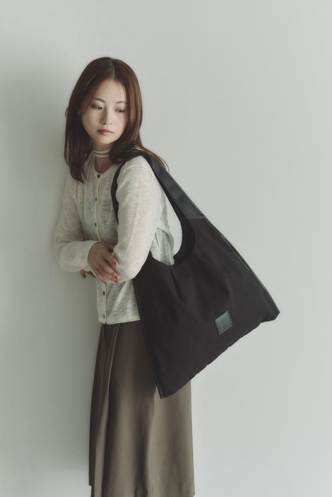 RT；ESKA / Shape Tote - Triangle / Black