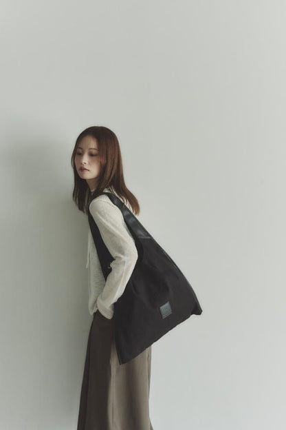 RT；ESKA / Shape Tote - Triangle / Black
