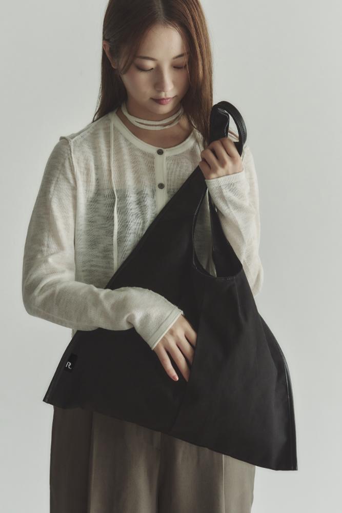 RT；ESKA / Shape Tote - Triangle / Black
