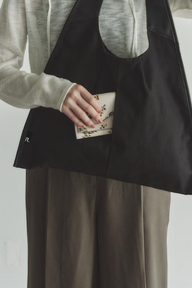 RT；ESKA / Shape Tote - Triangle / Black