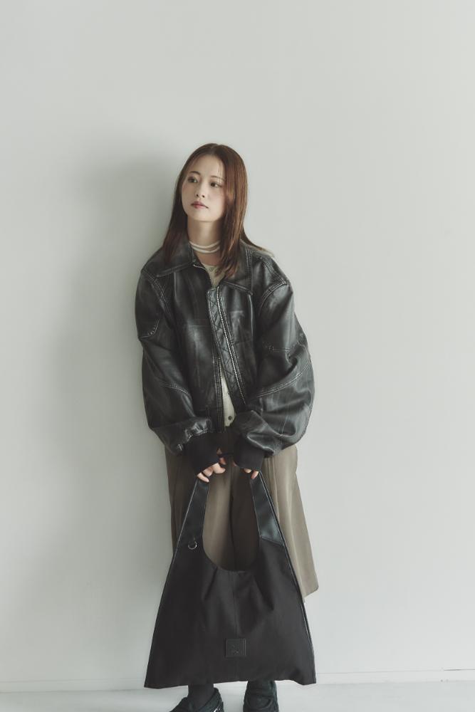 RT；ESKA / Shape Tote - Triangle / Black