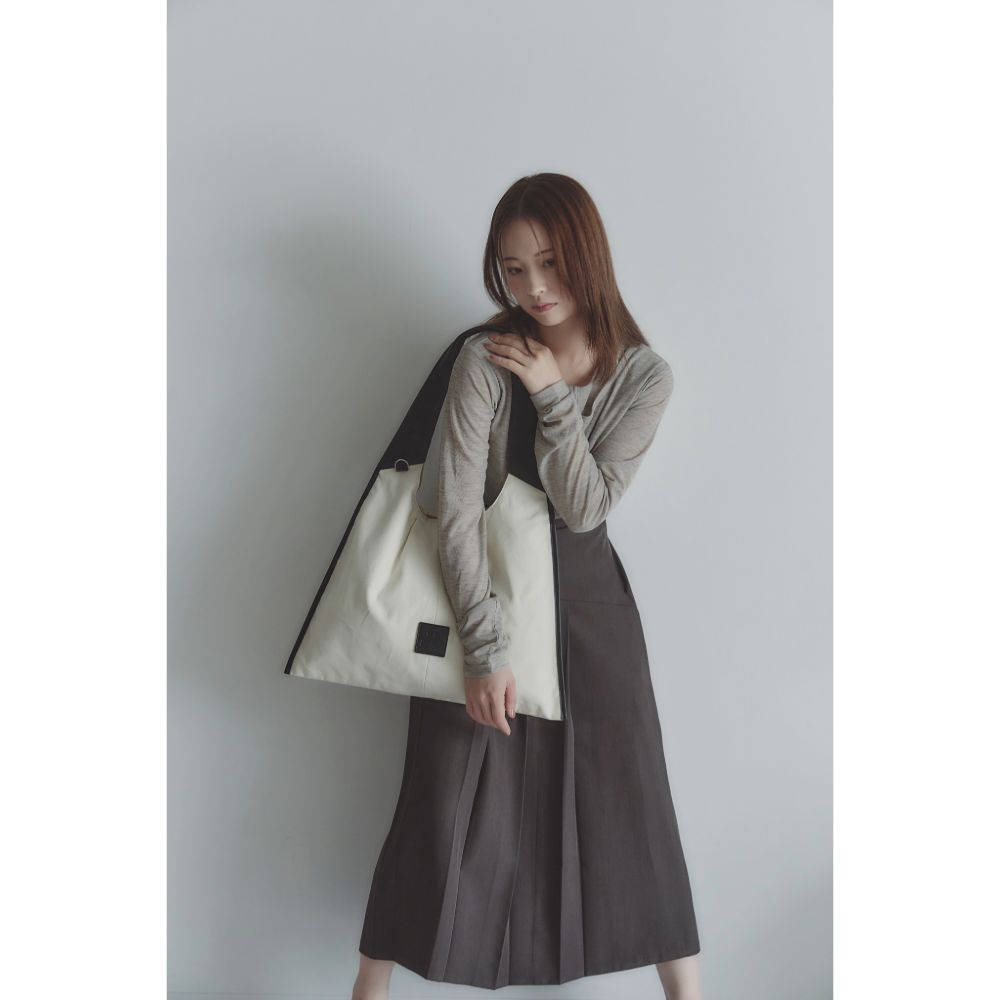 RT；ESKA / Shape Tote - Triangle / ivory