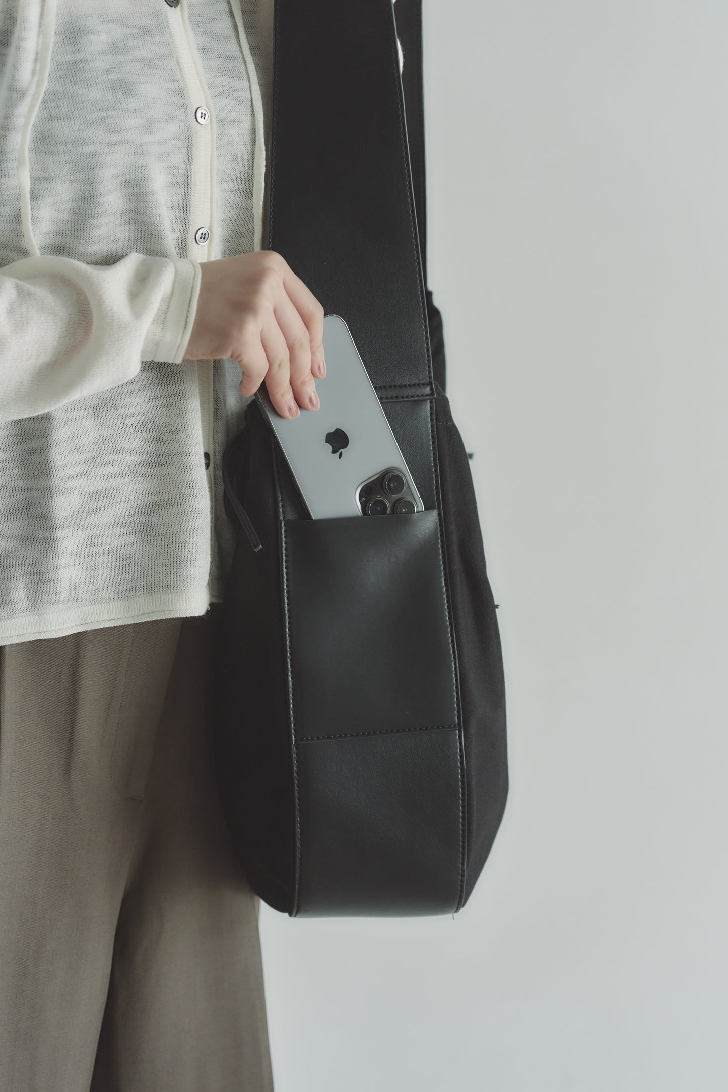 RT；ESKA / Shape Tote - Circle / Black