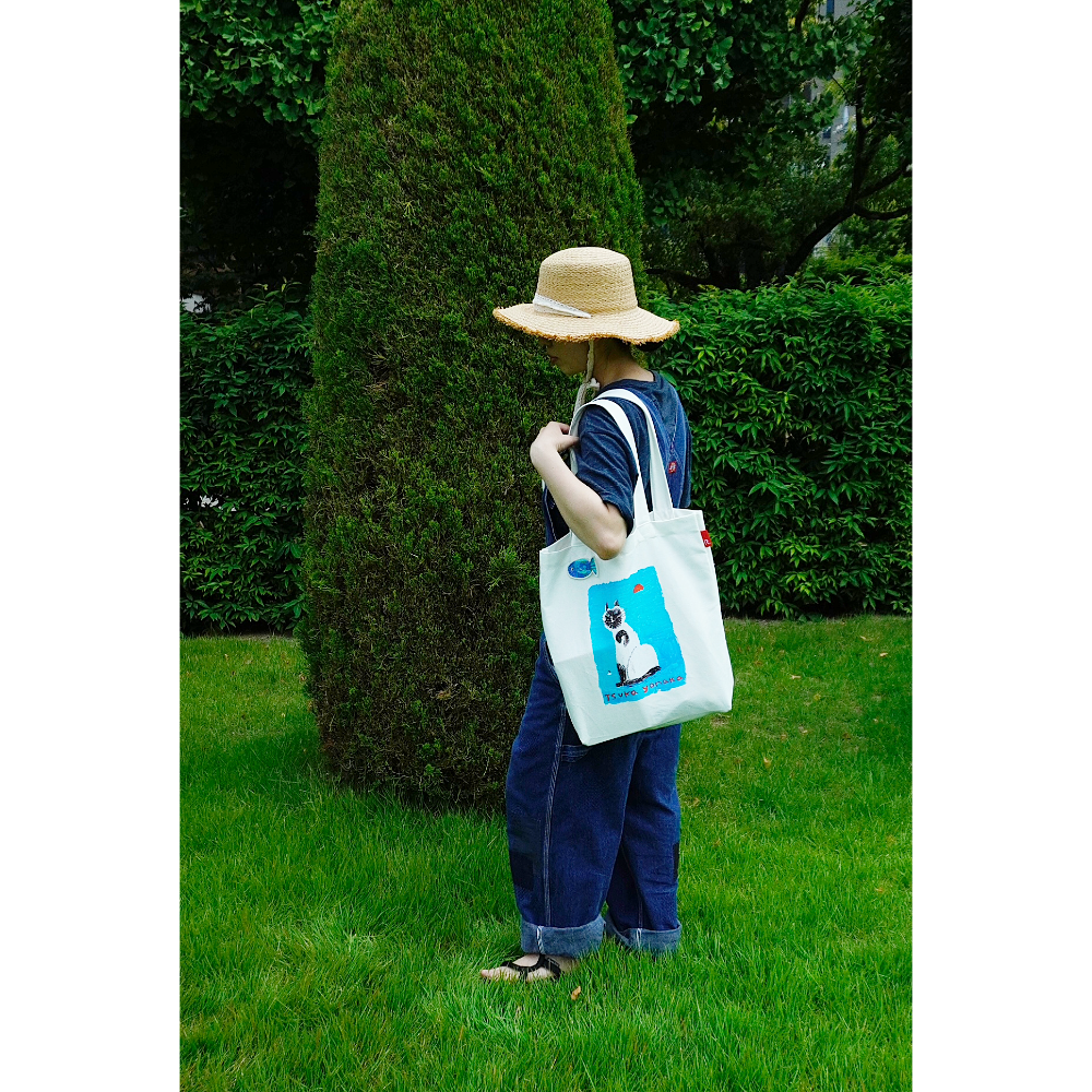 【Limited edition】夜中つか×ROOTOTE / 「みなとまちのねこ」おさかなブローチ付きトートバッグ / 000704