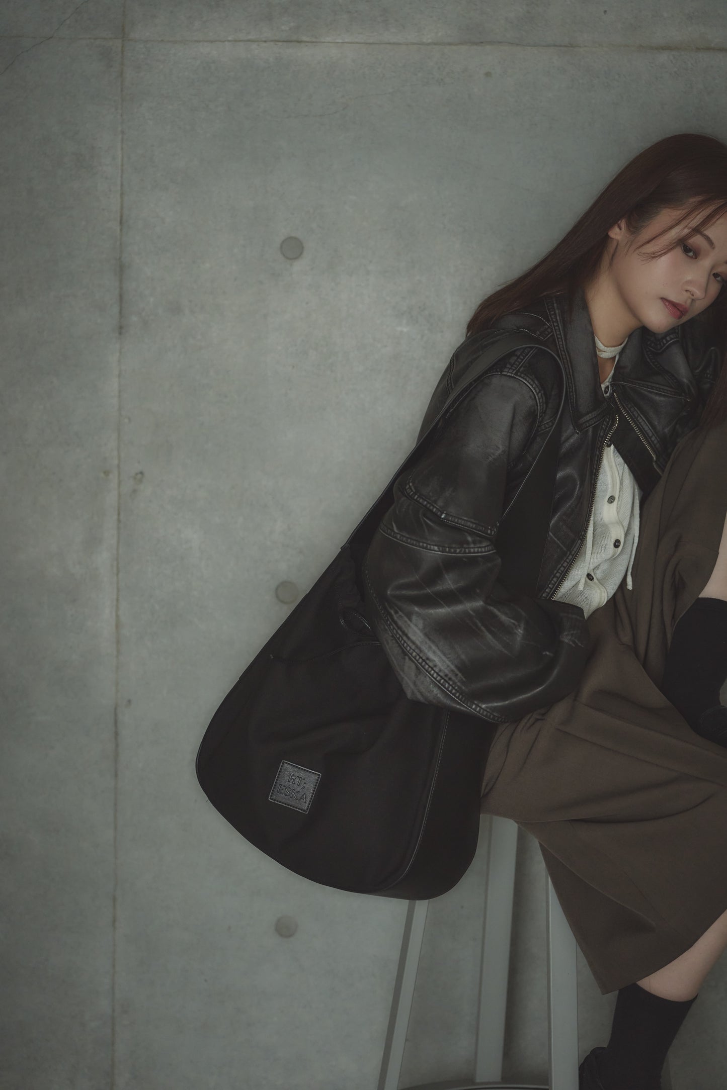 RT；ESKA / Shape Tote - Circle / Black