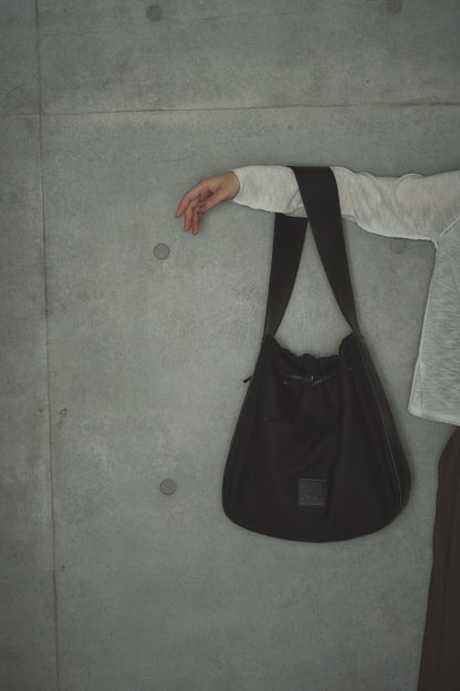 RT；ESKA / Shape Tote - Circle / Black