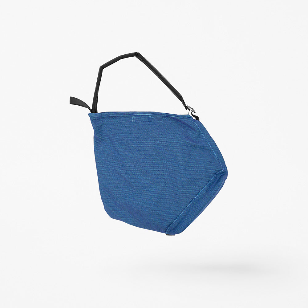 Textile by kvadrat × nendo / ruck-tote Large Blue / 855106